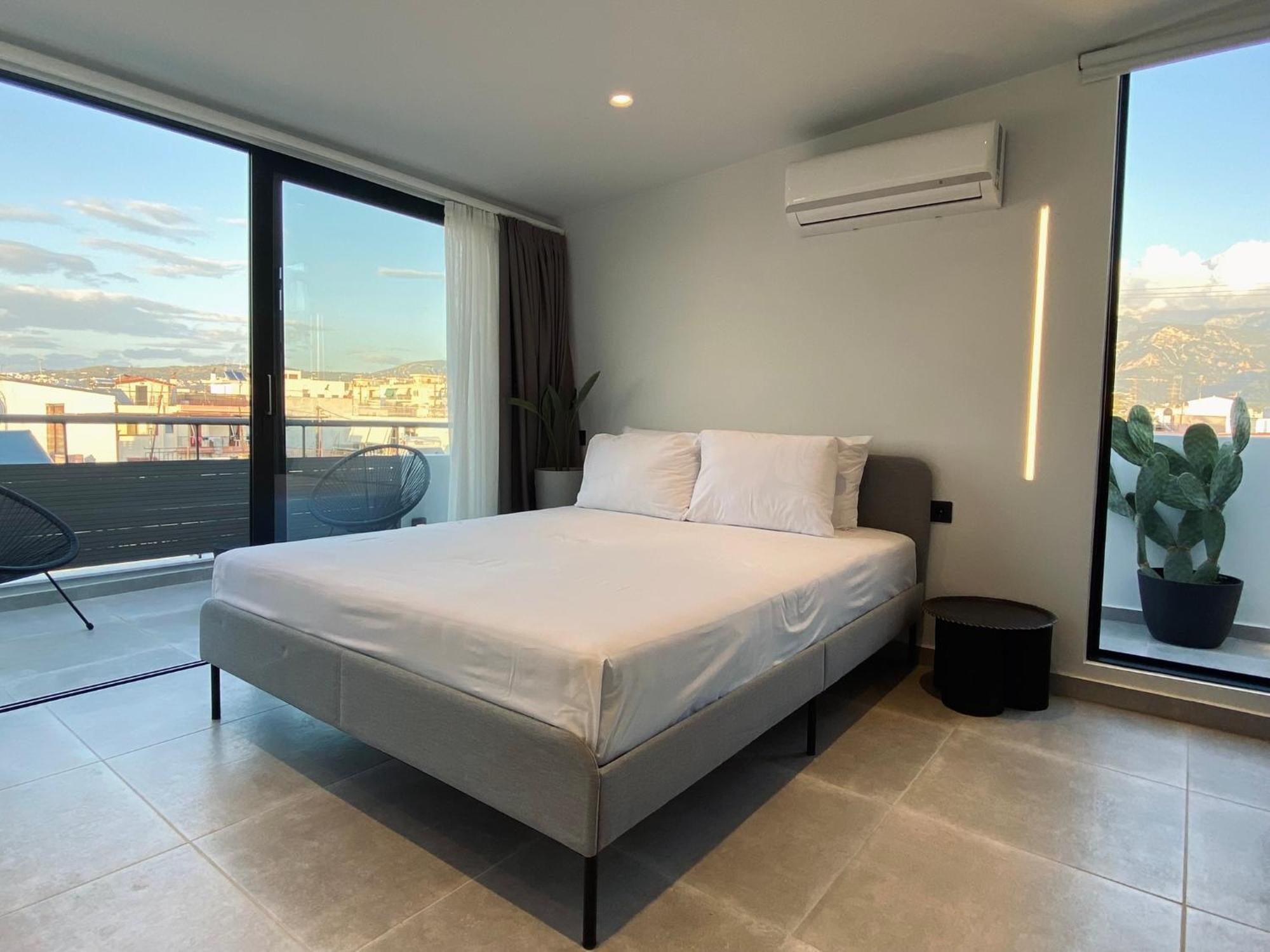 Hyperion Penthouse Apartment พาทรา ภายนอก รูปภาพ