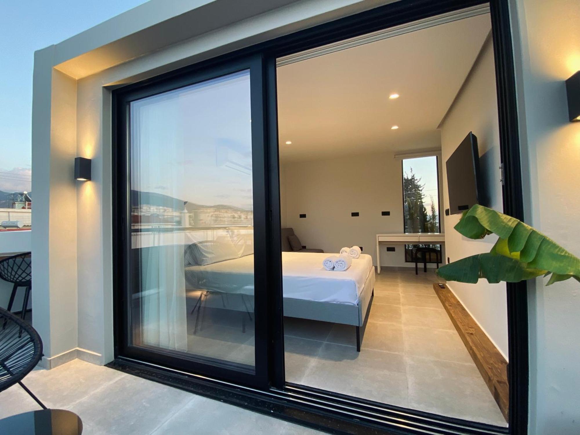 Hyperion Penthouse Apartment พาทรา ภายนอก รูปภาพ